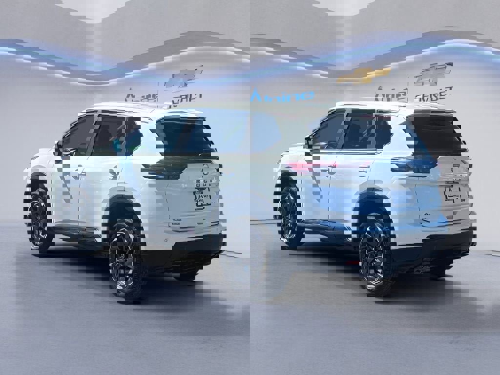 Used 2024 Nissan Rogue SV FWD image 3