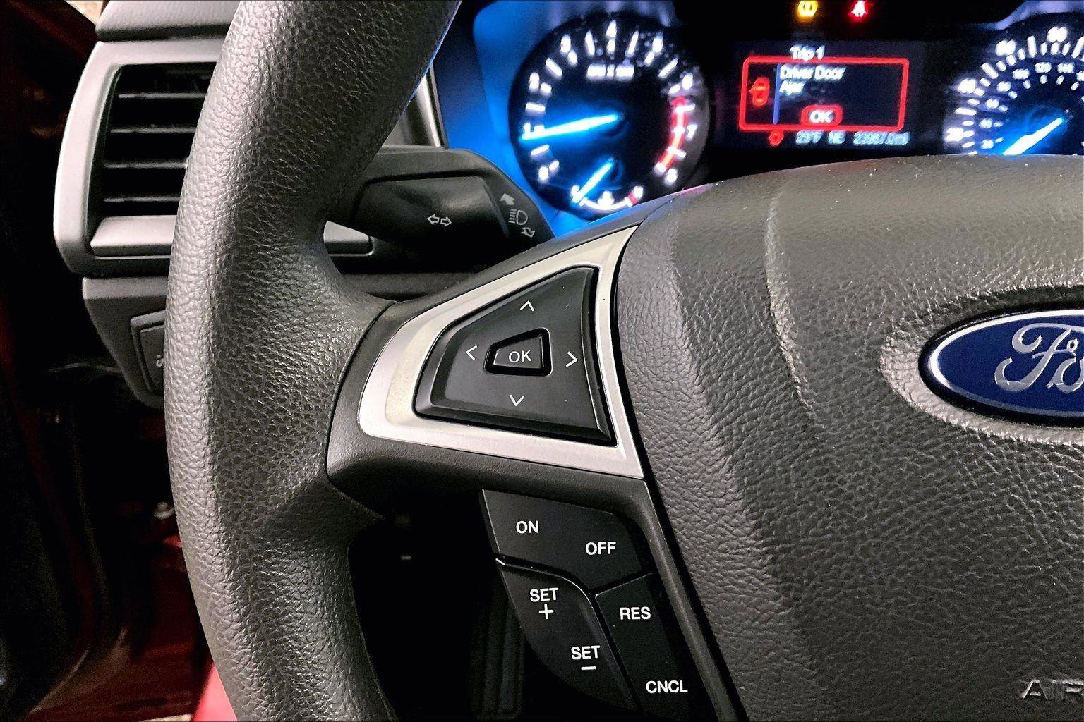 Used 2015 Ford Fusion SE image 18