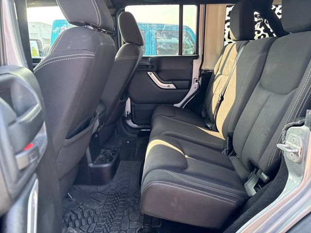 Used 2014 Jeep Wrangler Unlimited Rubicon w/ Connectivity Group AWD/4WD image 9