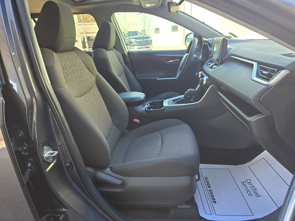 Used 2019 Toyota RAV4 XLE FWD image 17