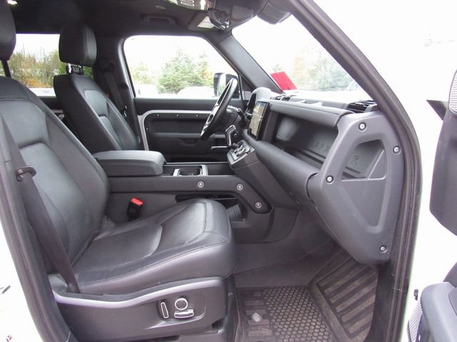 Used 2024 Land Rover Defender 130 X-Dynamic SE image 18