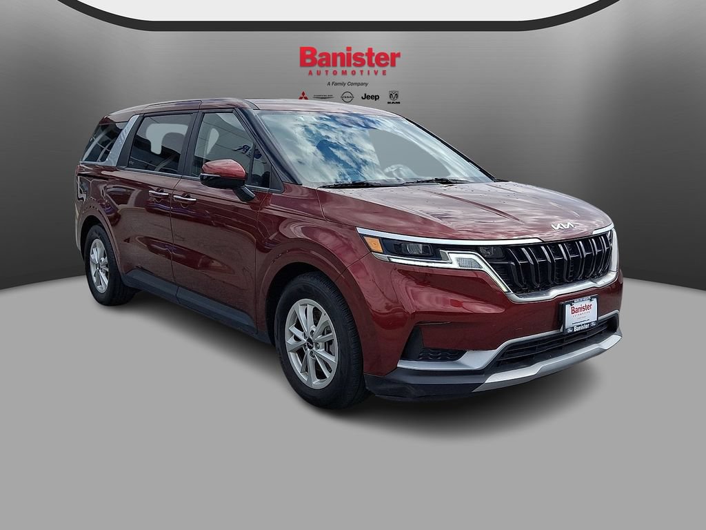 Used 2024 Kia Carnival LX FWD image 3
