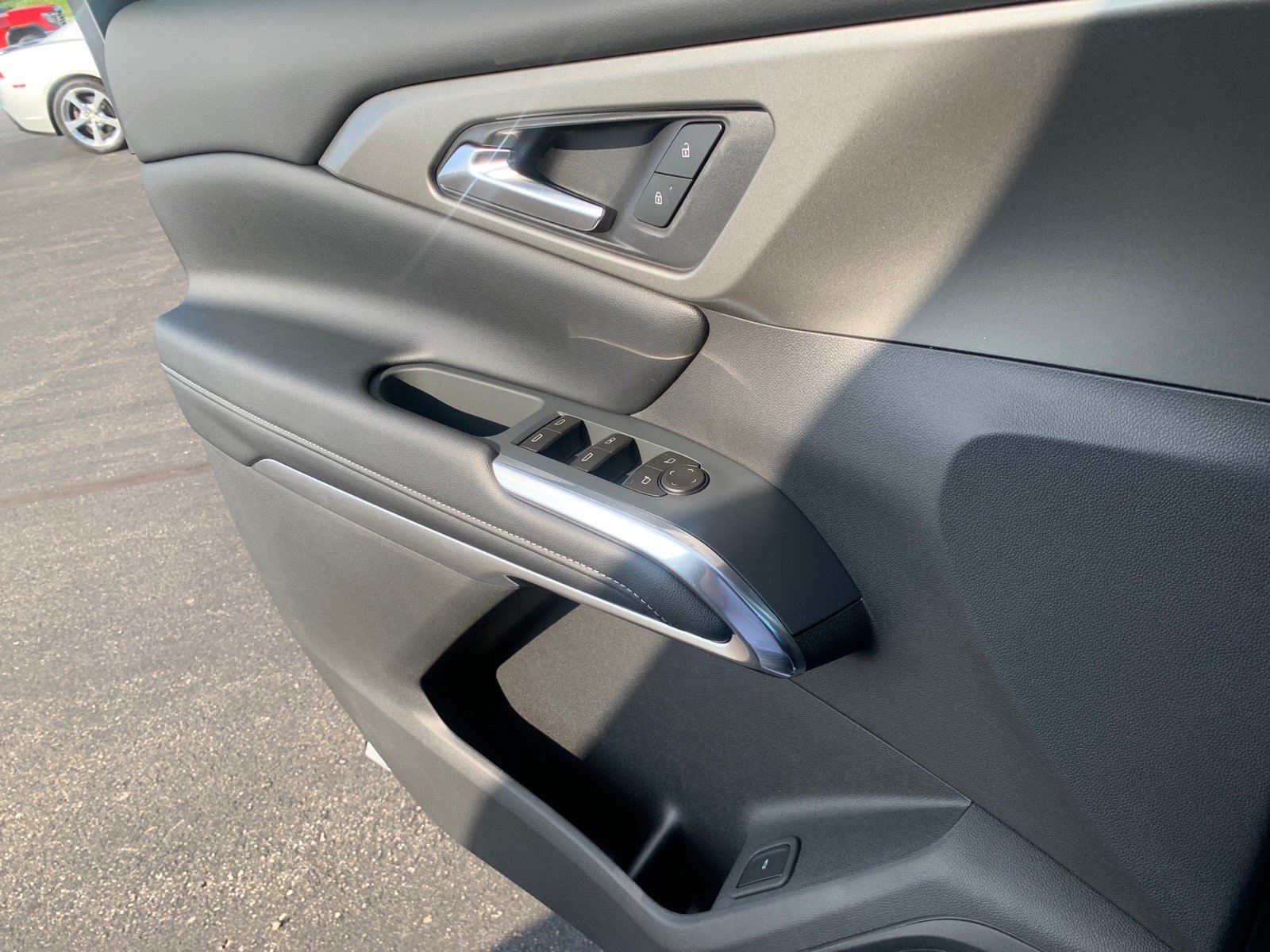 New 2027 Chevrolet Traverse LT FWD image 17