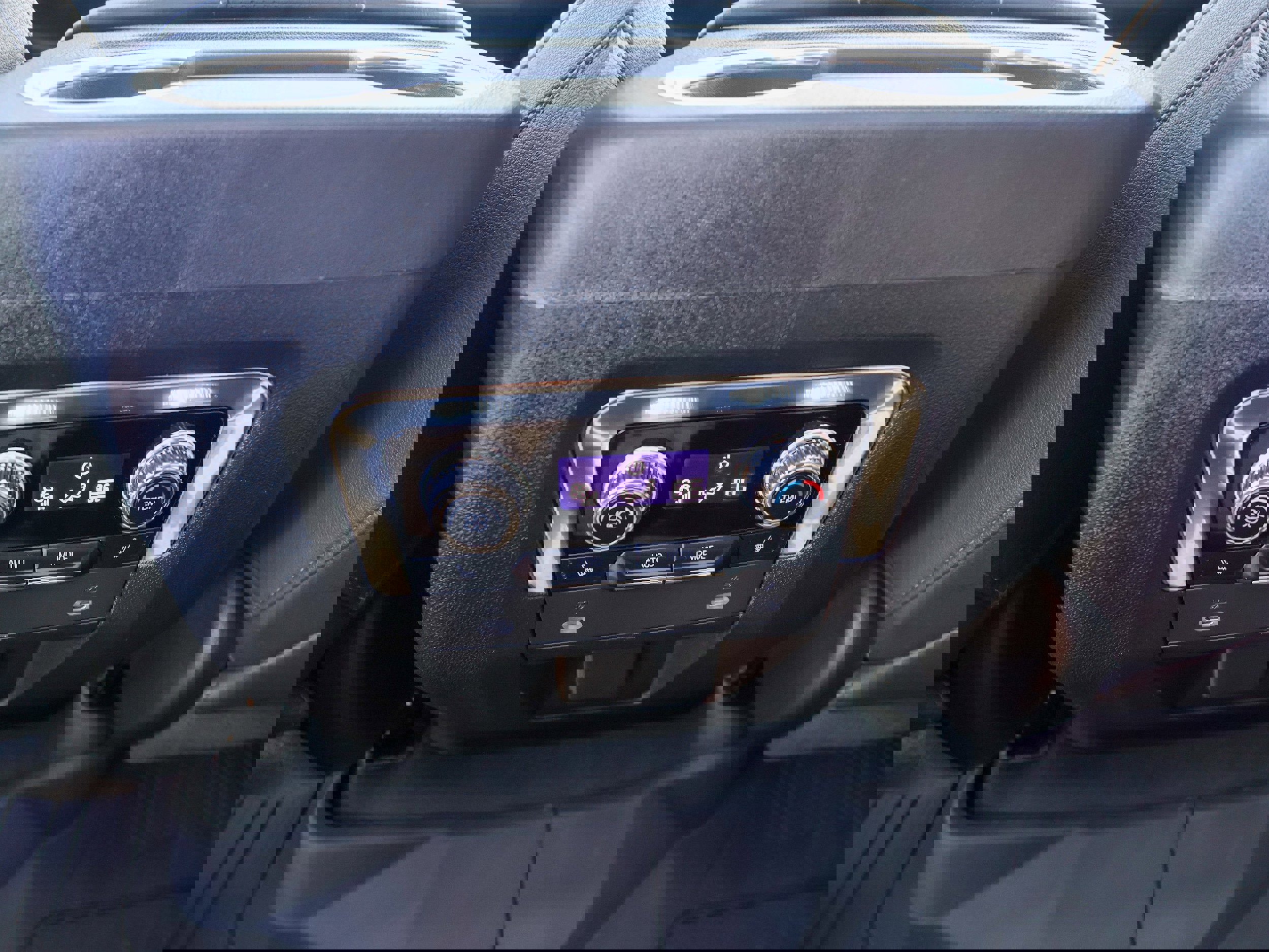 Used 2022 GMC Yukon XL SLT w/ SLT Premium Package image 20