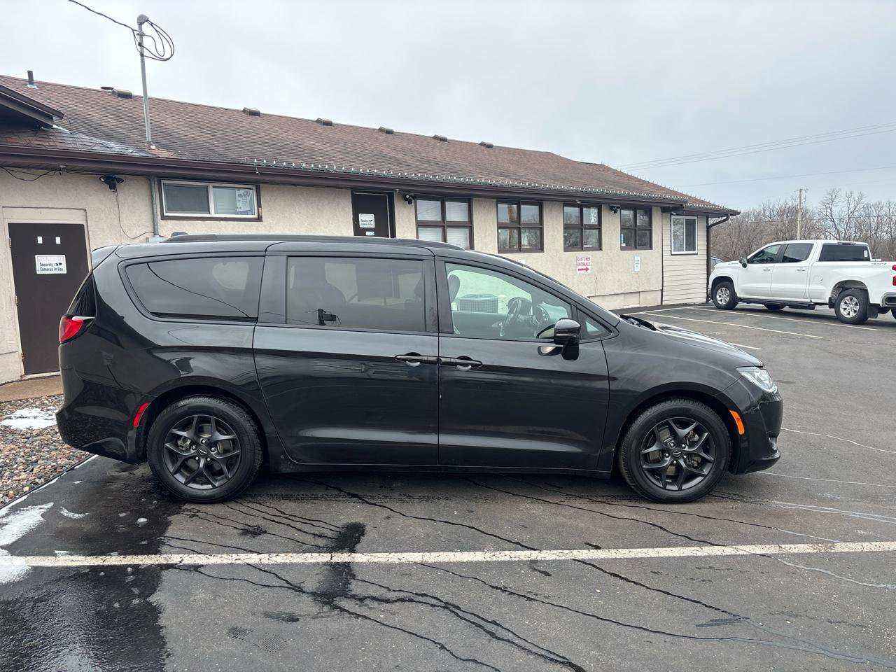 Used 2018 Chrysler Pacifica Limited w/ Advanced Safetytec Group image 2