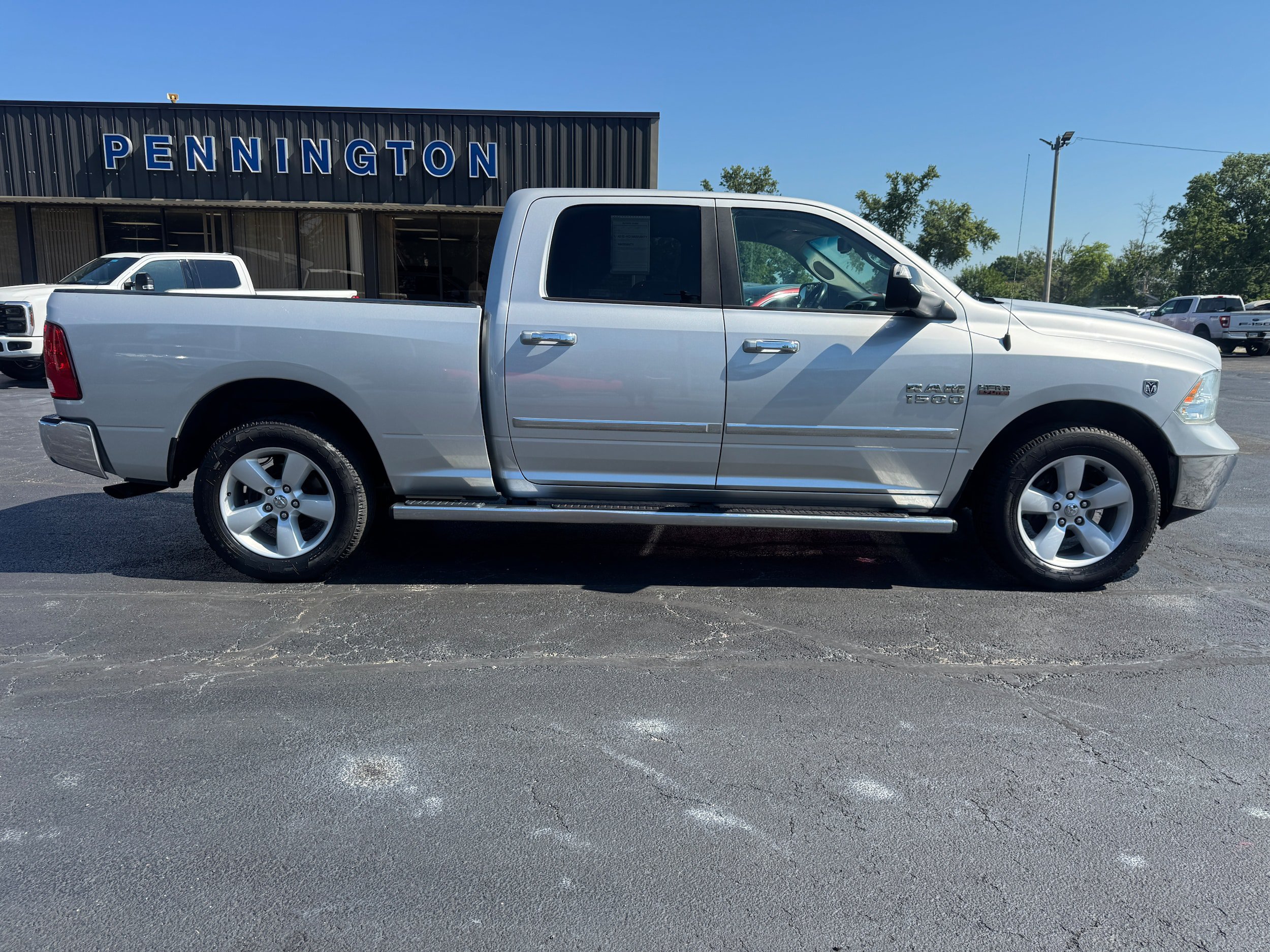 Used 2017 RAM 1500 Classic SLT AWD/4WD image 8