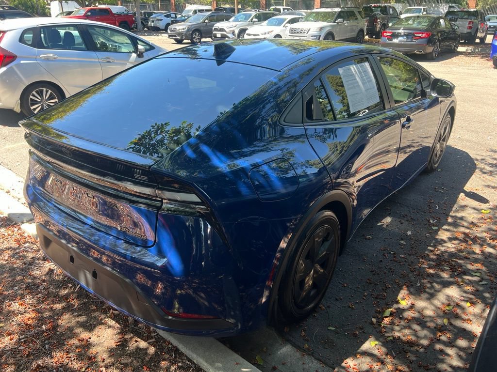 Used 2024 Toyota Prius Prime FWD image 3