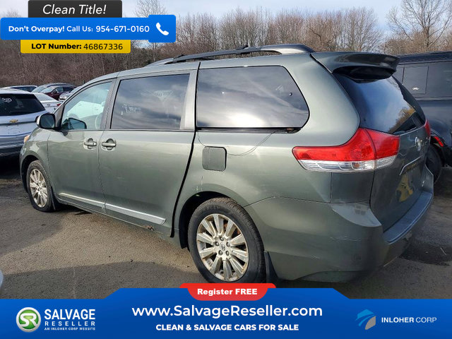 Used 2013 Toyota Sienna LE w/ Towing Pkg AWD/4WD image 3