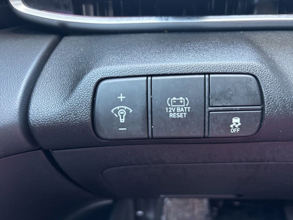 Used 2025 Hyundai Elantra Limited FWD image 24