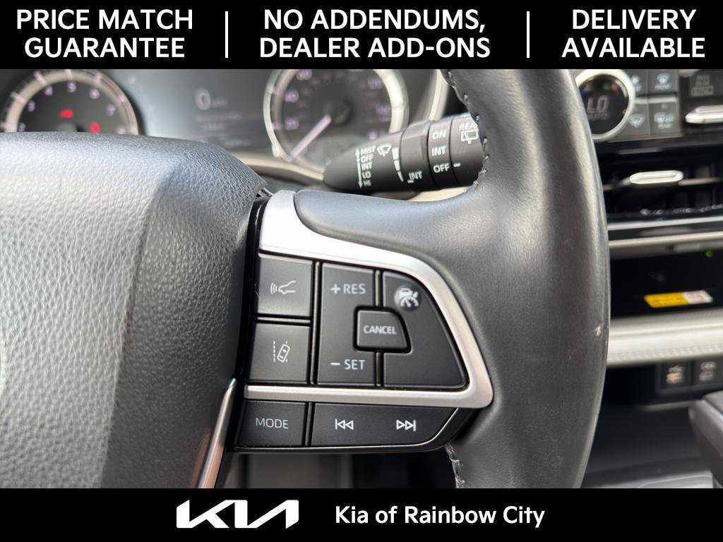 Used 2024 Toyota Highlander XLE FWD image 27