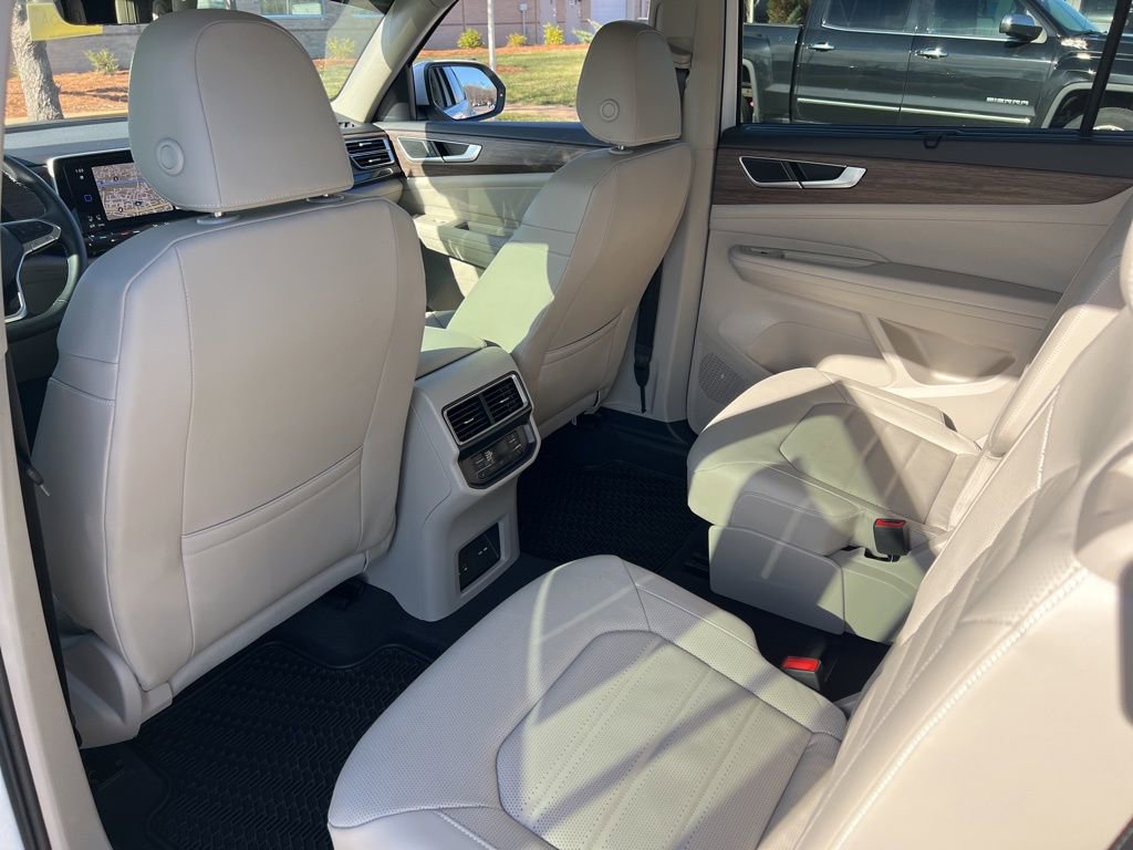 Used 2025 Volkswagen Atlas SEL image 24