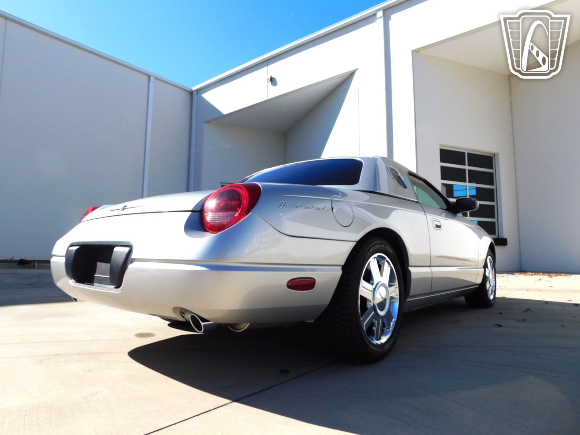 Used 2005 Ford Thunderbird image 24