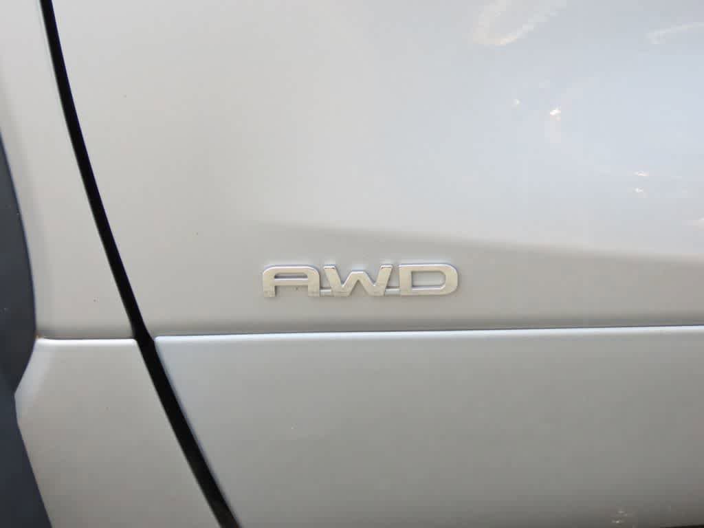 Used 2022 Toyota Highlander LE AWD/4WD image 10