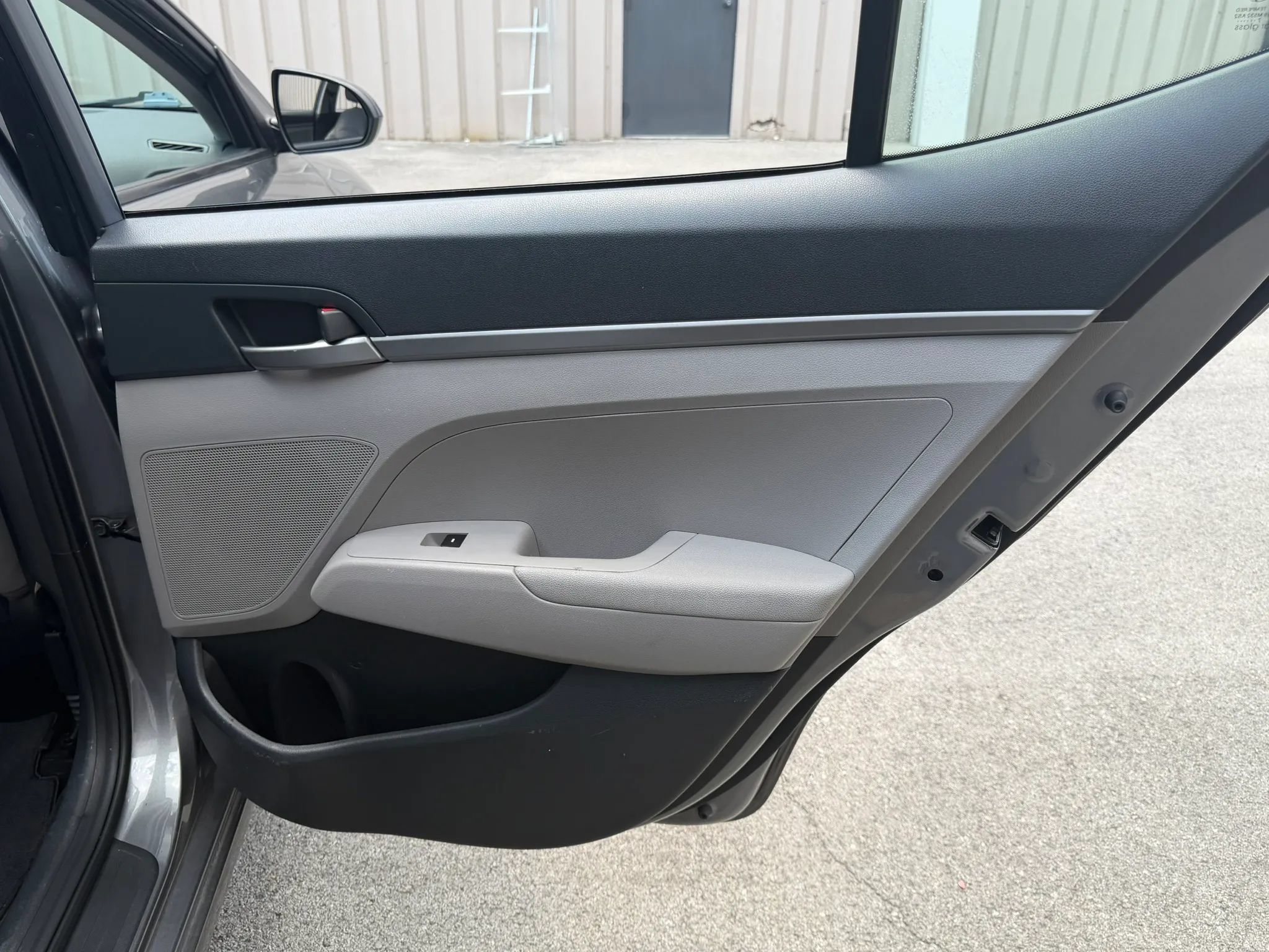 Used 2018 Hyundai Elantra SE FWD image 15