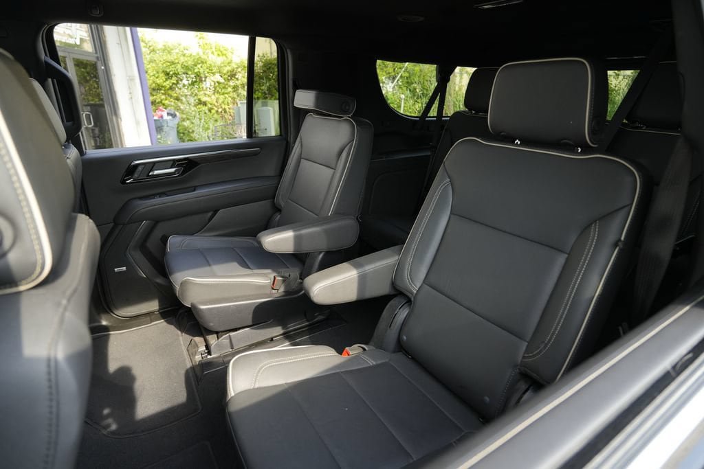 Used 2025 Chevrolet Suburban Premier AWD/4WD image 19