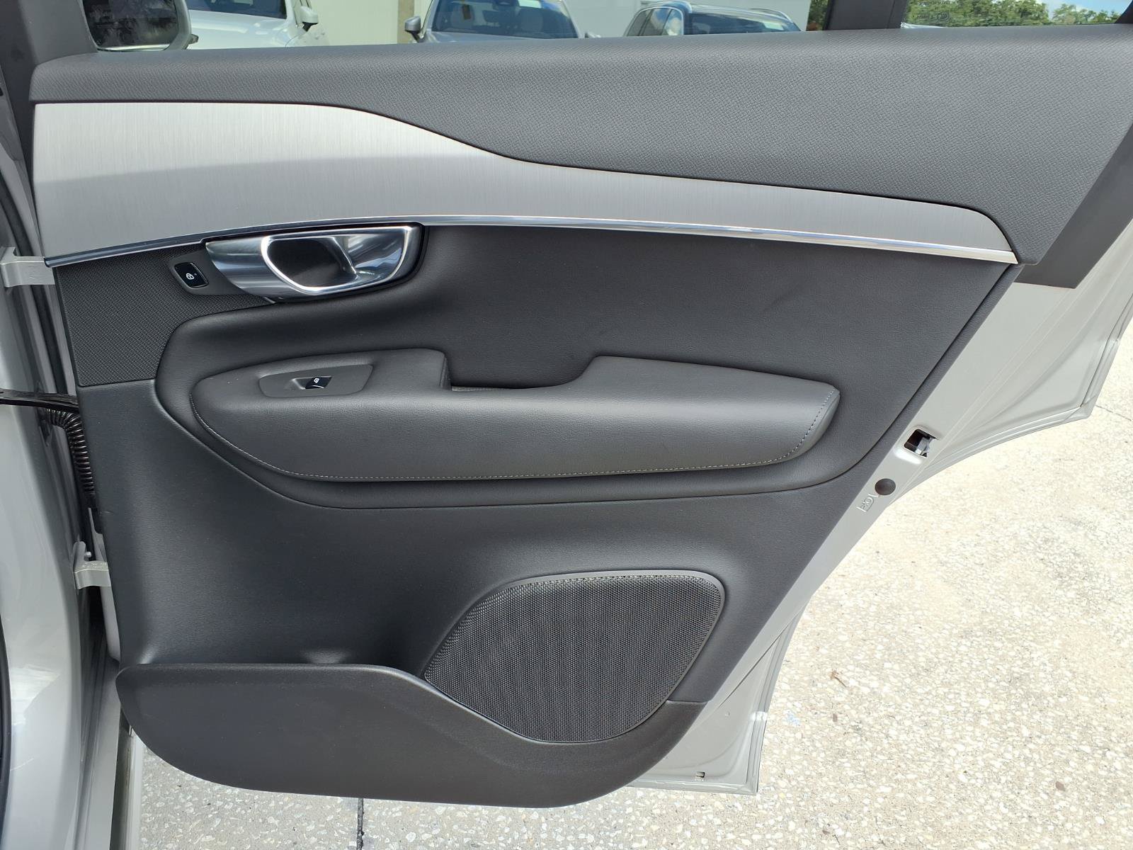 Certified 2025 Volvo XC90 B5 Core AWD/4WD image 14