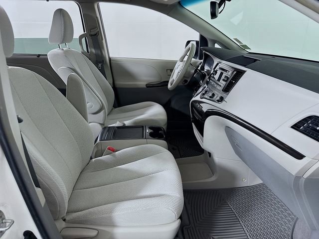 Used 2011 Toyota Sienna LE image 25