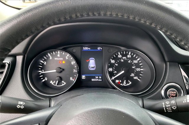 Certified 2020 Nissan Rogue SV image 17