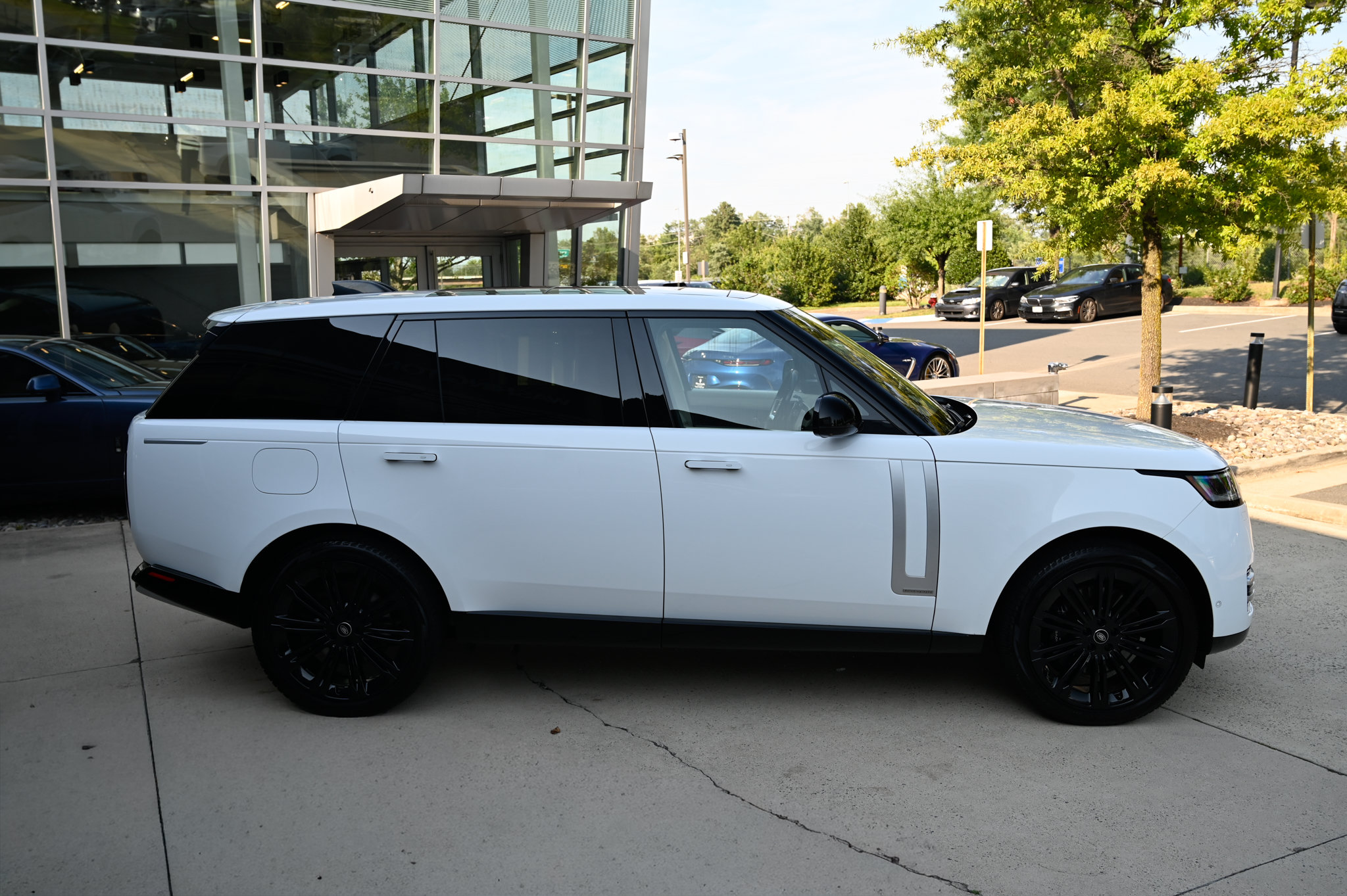Used 2023 Land Rover Range Rover Long Wheelbase Autobiography AWD/4WD image 4