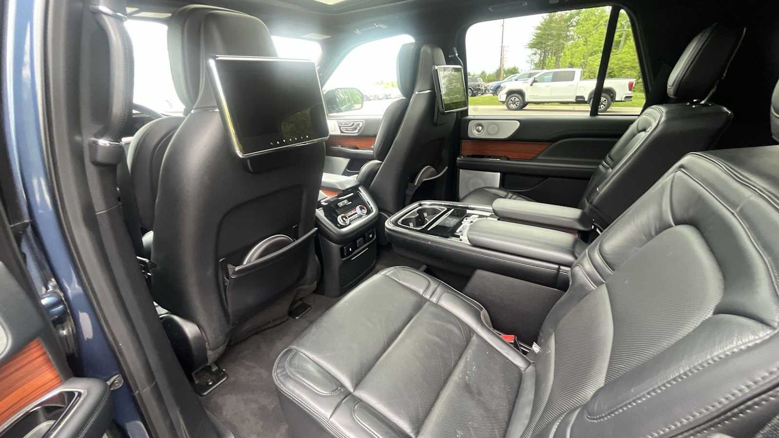 Used 2019 Lincoln Navigator Reserve AWD/4WD image 14