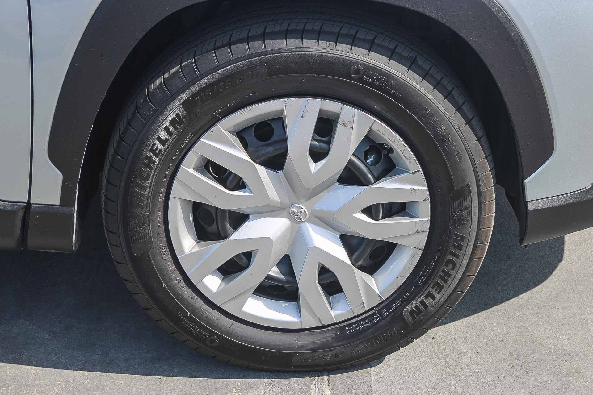 Certified 2025 Toyota Corolla Cross L FWD image 11