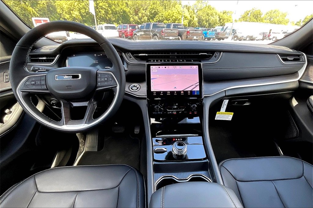 New 2025 Jeep Grand Cherokee Limited w/ Black Appearance Package image 5