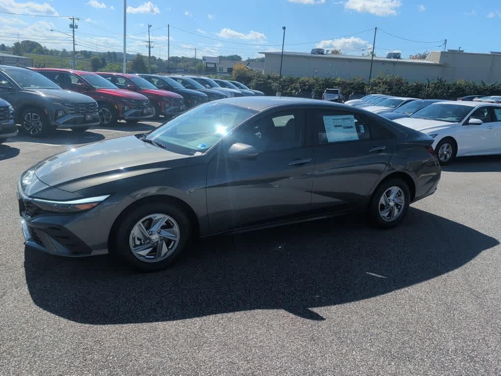 New 2026 Hyundai Elantra SE FWD image 10