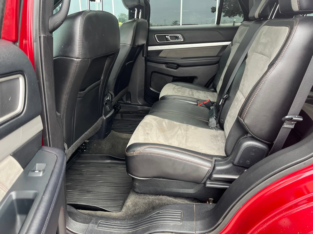 Used 2017 Ford Explorer XLT w/ Equipment Group 202A AWD/4WD image 12