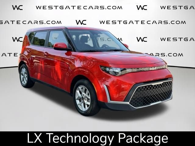Certified 2025 Kia Soul LX w/ LX Technology Package FWD image 2
