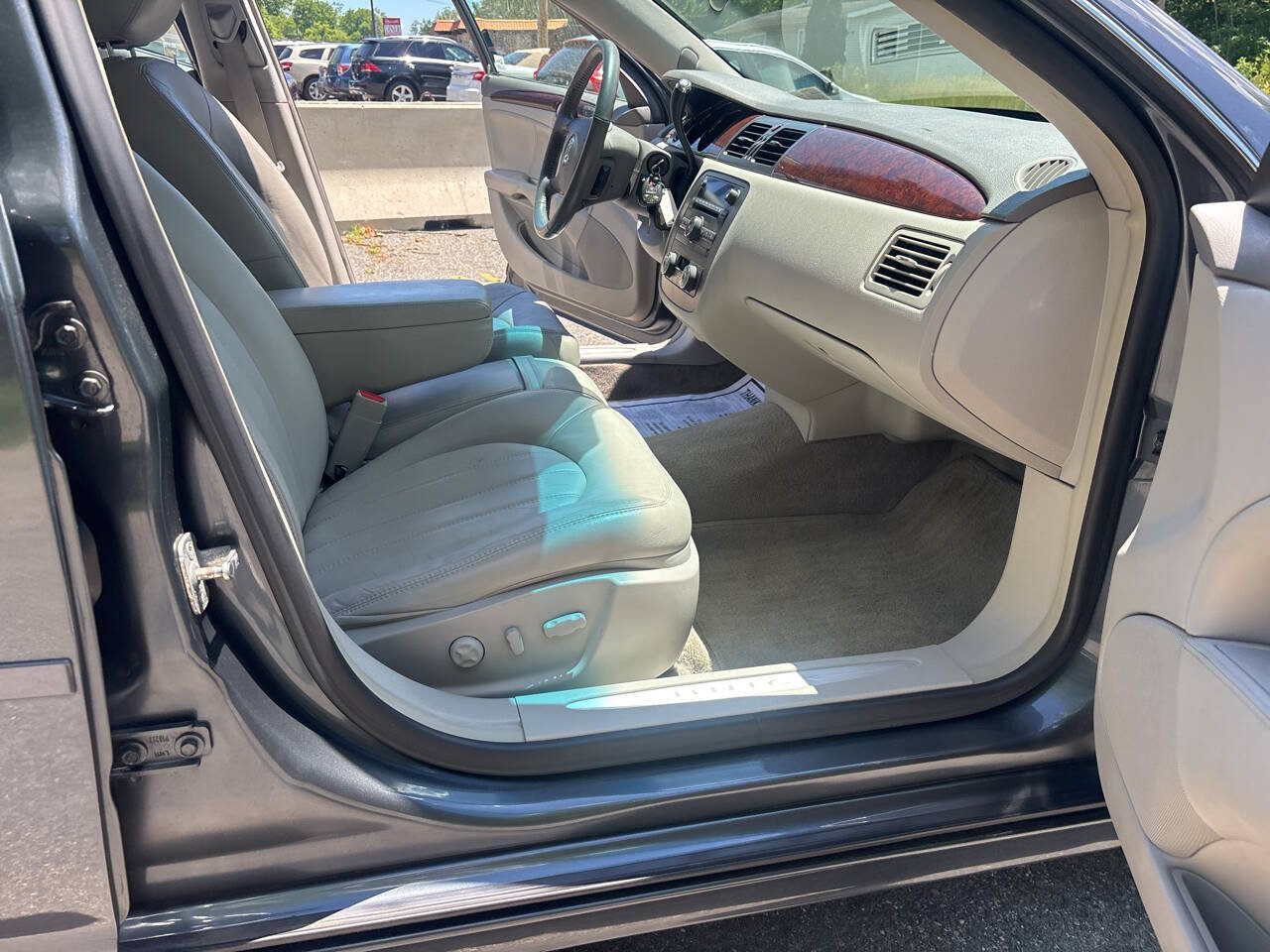 Used 2011 Buick Lucerne CXL w/ Driver Confidence Package FWD image 23