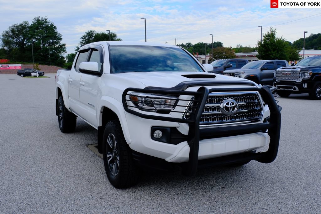 Used 2017 Toyota Tacoma TRD Sport w/ Tow Package (A/T) AWD/4WD image 1