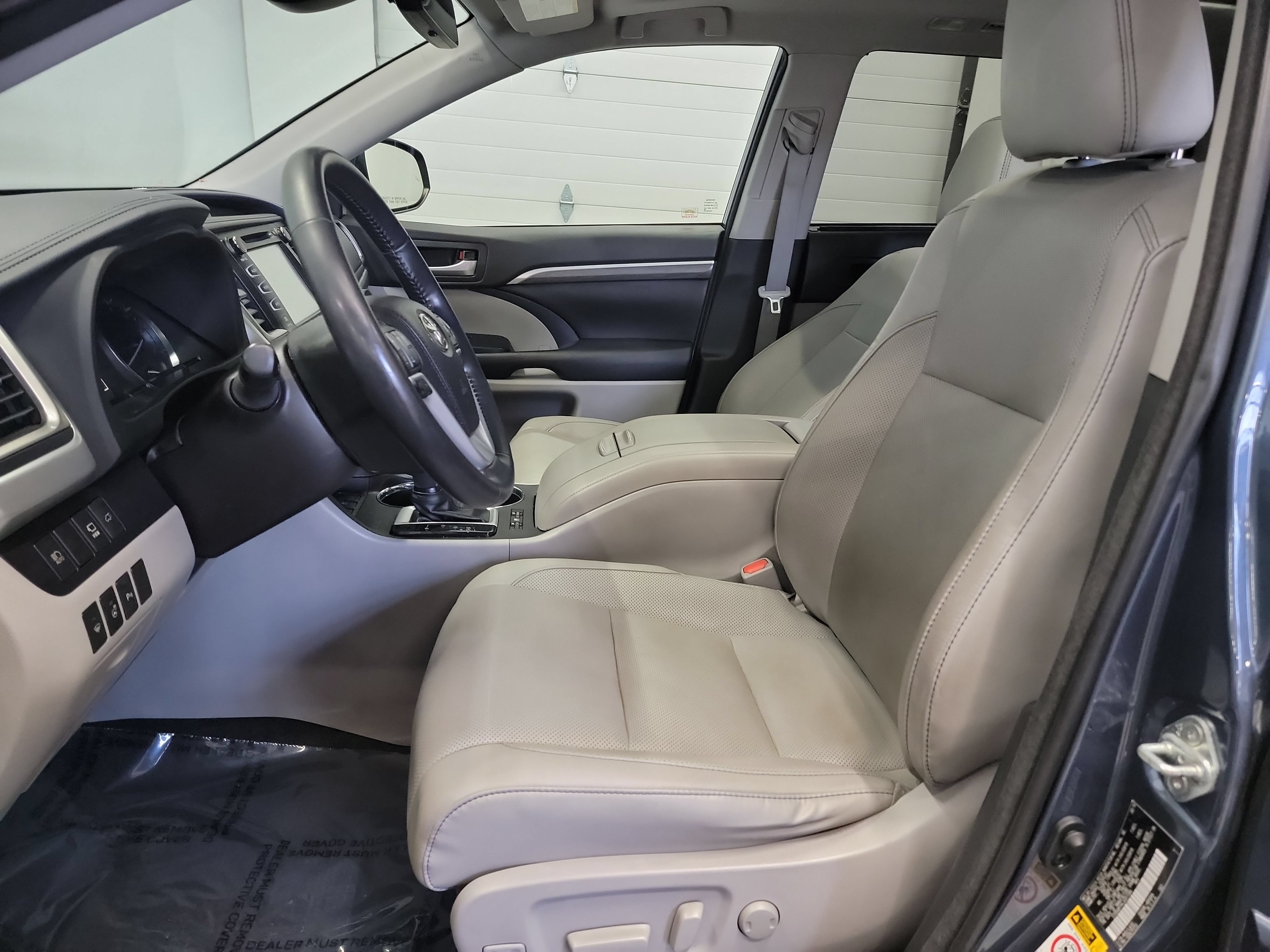 Used 2018 Toyota Highlander Limited Platinum AWD/4WD image 12