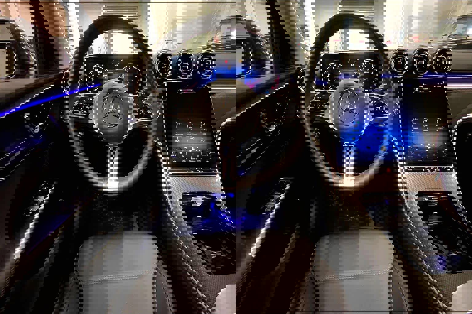 Used 2023 Mercedes-Benz C 300 Sedan image 5