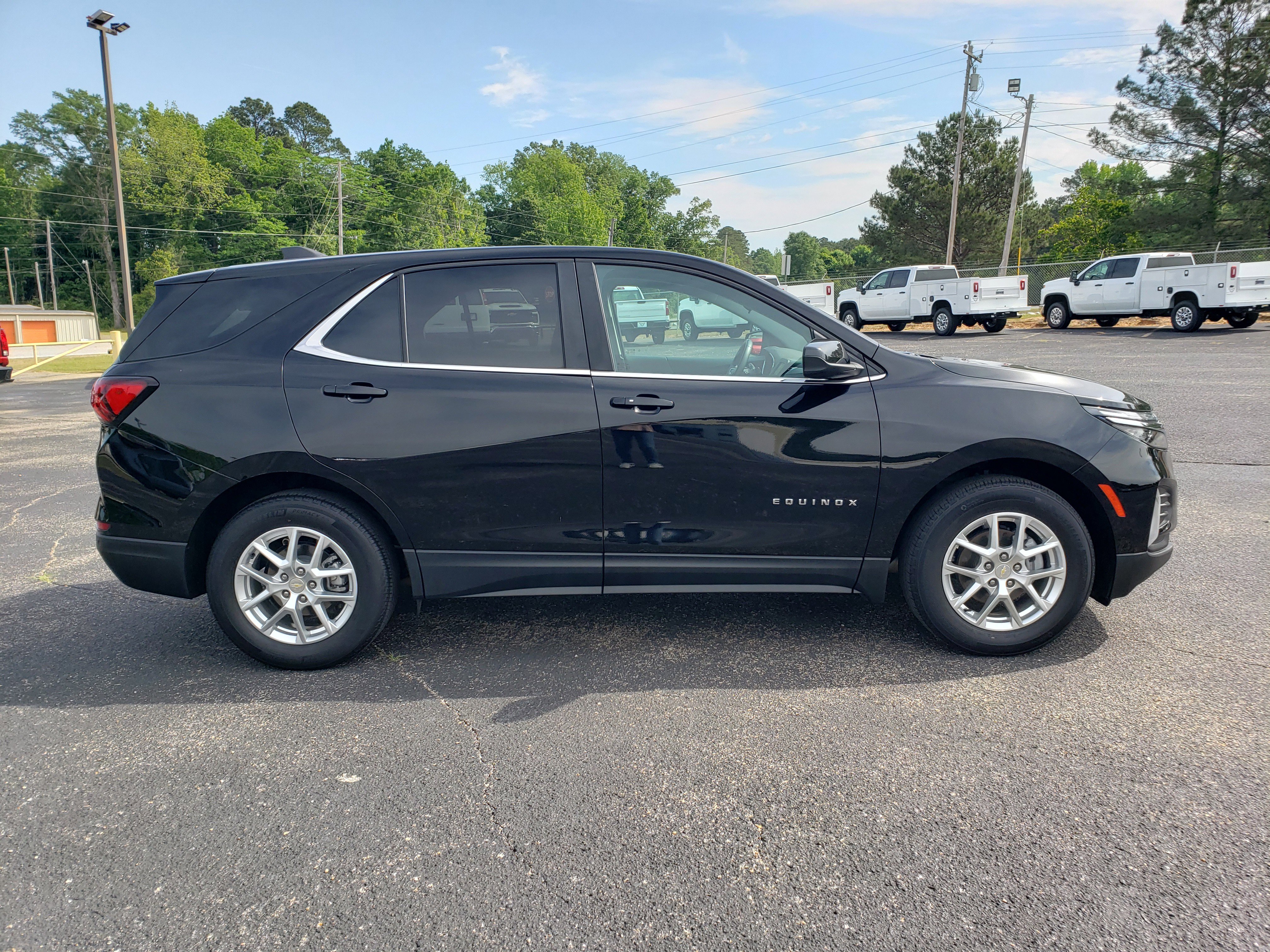 Used 2022 Chevrolet Equinox LT w/ Driver Convenience Package FWD image 5