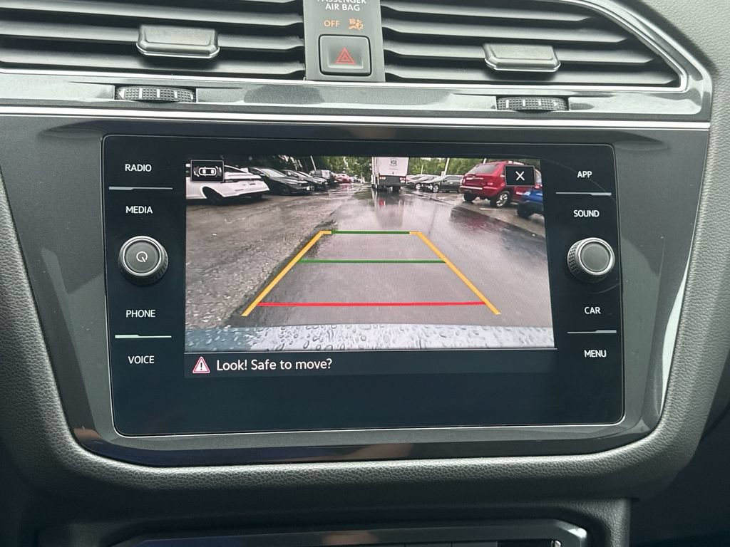 Used 2021 Volkswagen Tiguan SE w/ Panoramic Sunroof Package AWD/4WD image 24
