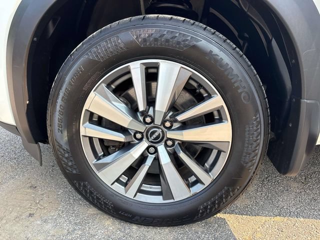 Used 2022 Nissan Pathfinder SL w/ SL Black Package AWD/4WD image 11