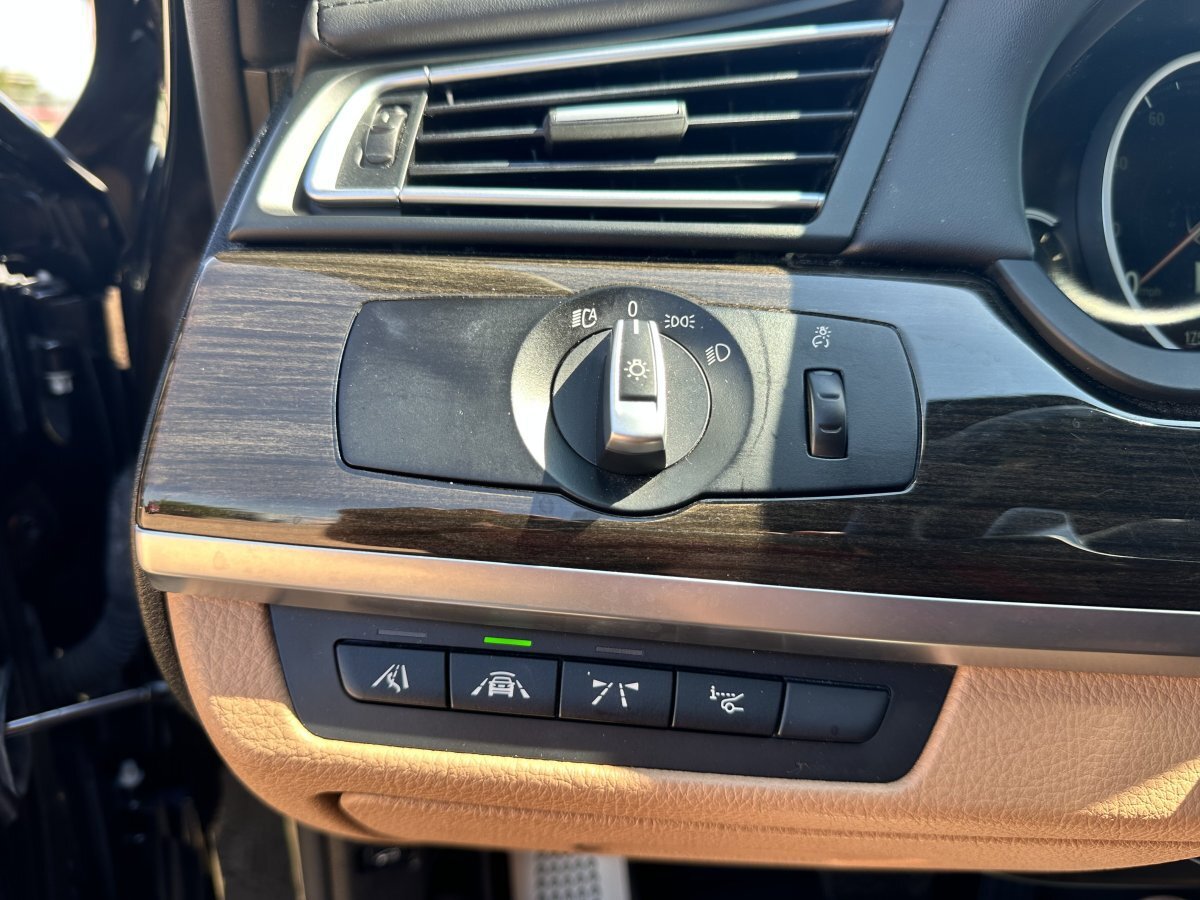 Used 2014 BMW 750Li RWD image 41