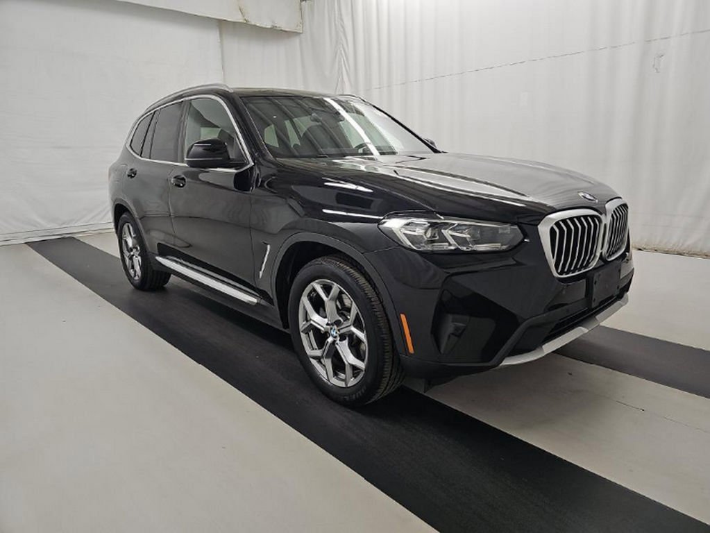 Used 2023 BMW X3 xDrive30i w/ Premium Package image 3
