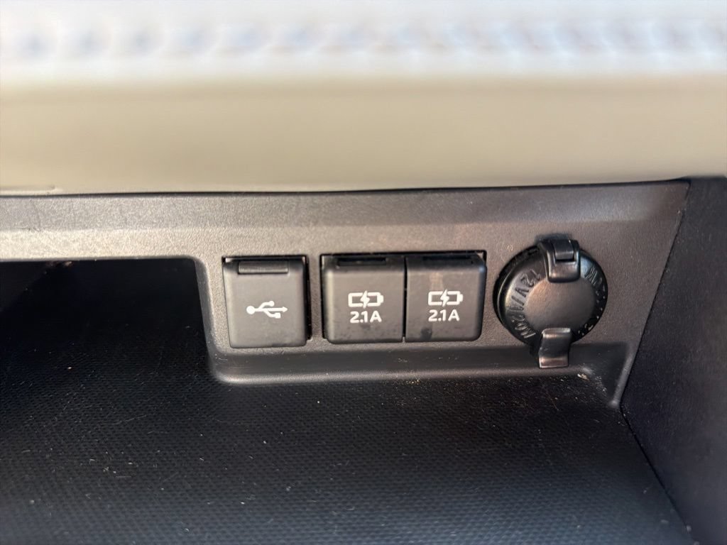 Used 2021 Toyota Highlander XLE FWD image 20