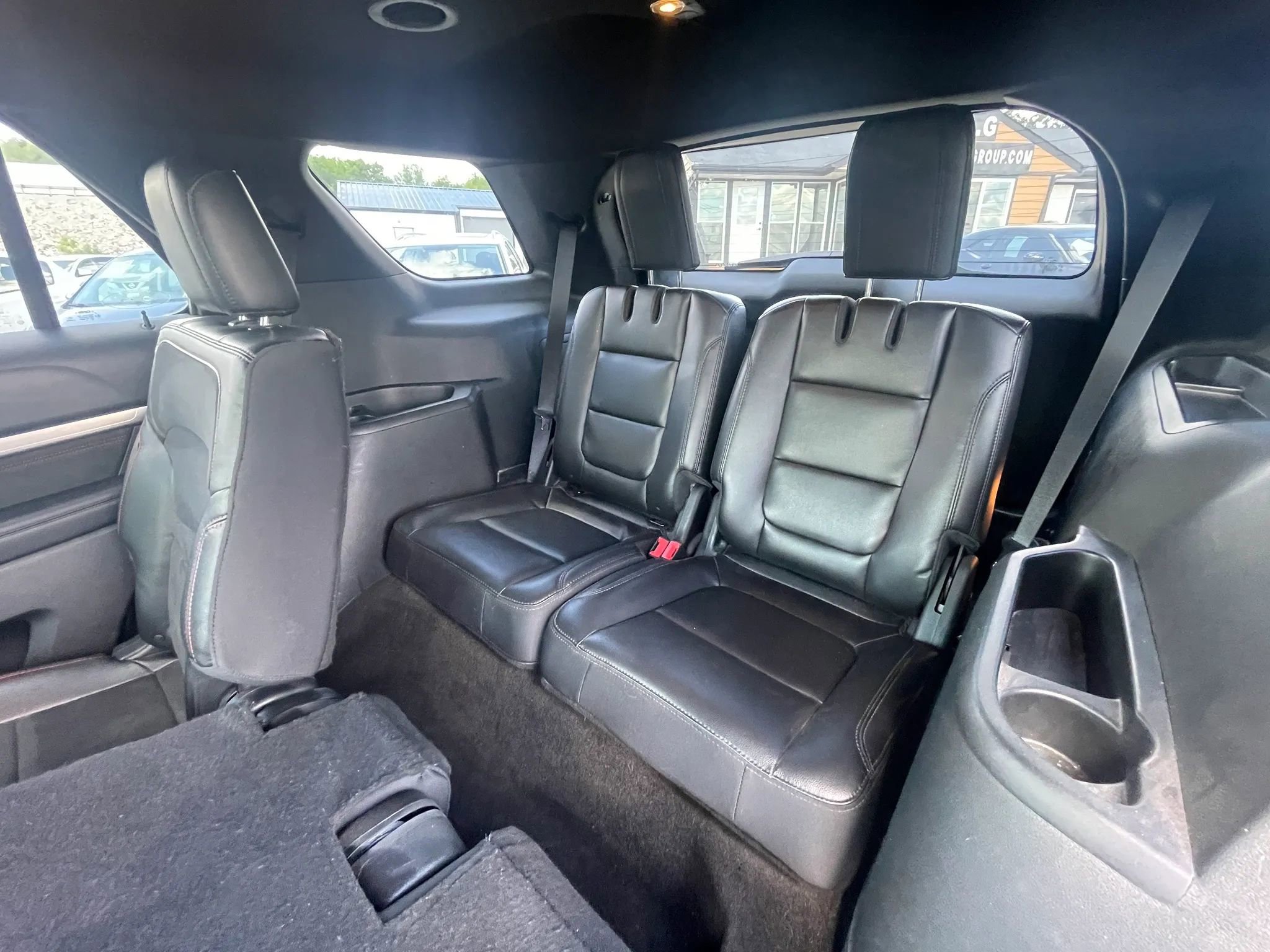 Used 2018 Ford Explorer XLT w/ Equipment Group 202A AWD/4WD image 30