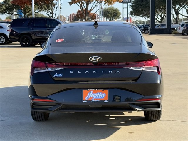 Used 2023 Hyundai Elantra SEL image 5