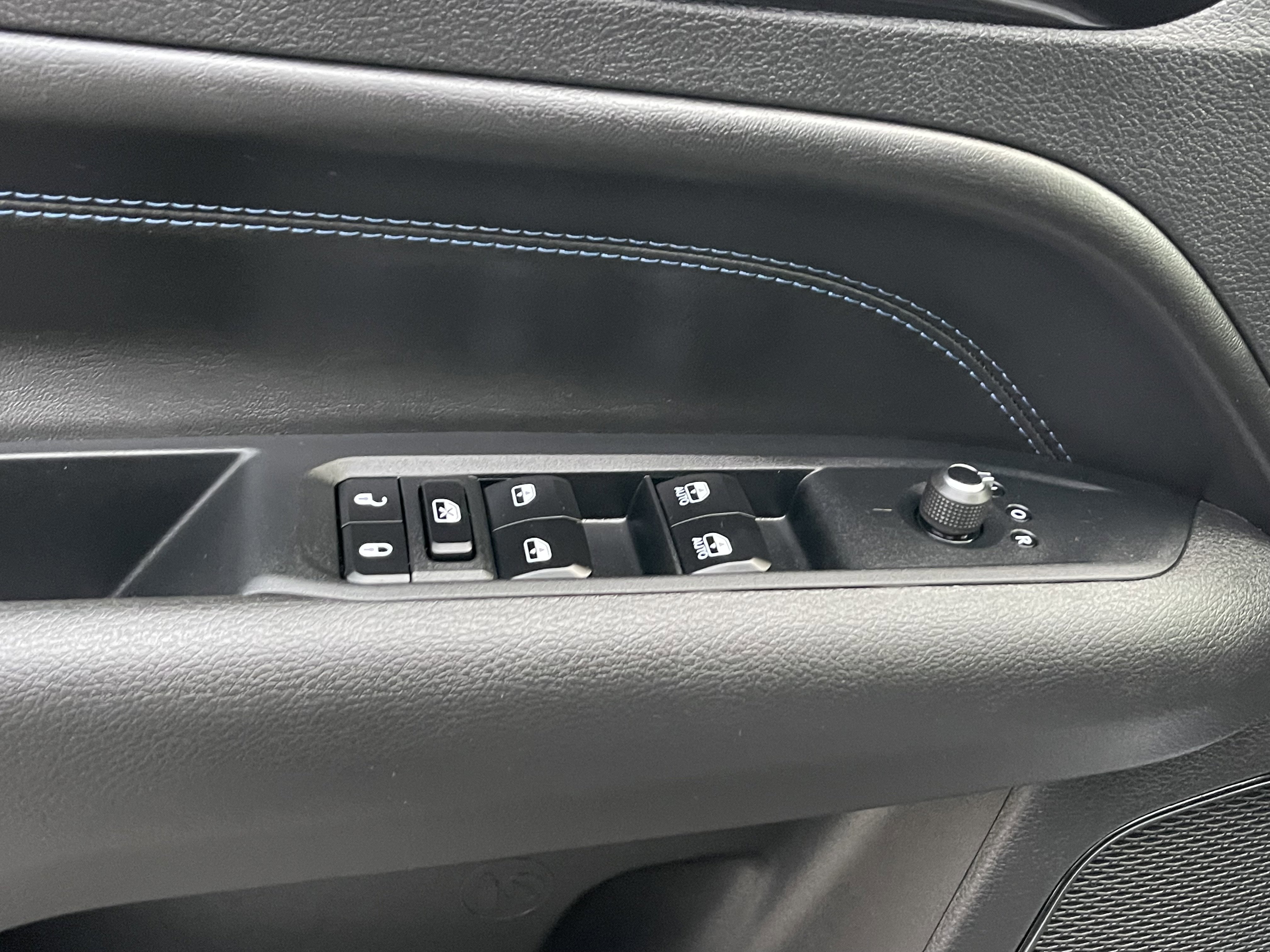 New 2026 Jeep Compass Latitude image 13