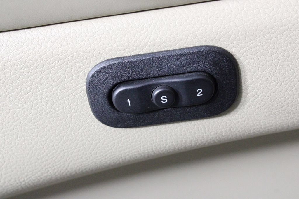 Used 2021 Jeep Grand Cherokee Overland AWD/4WD image 22
