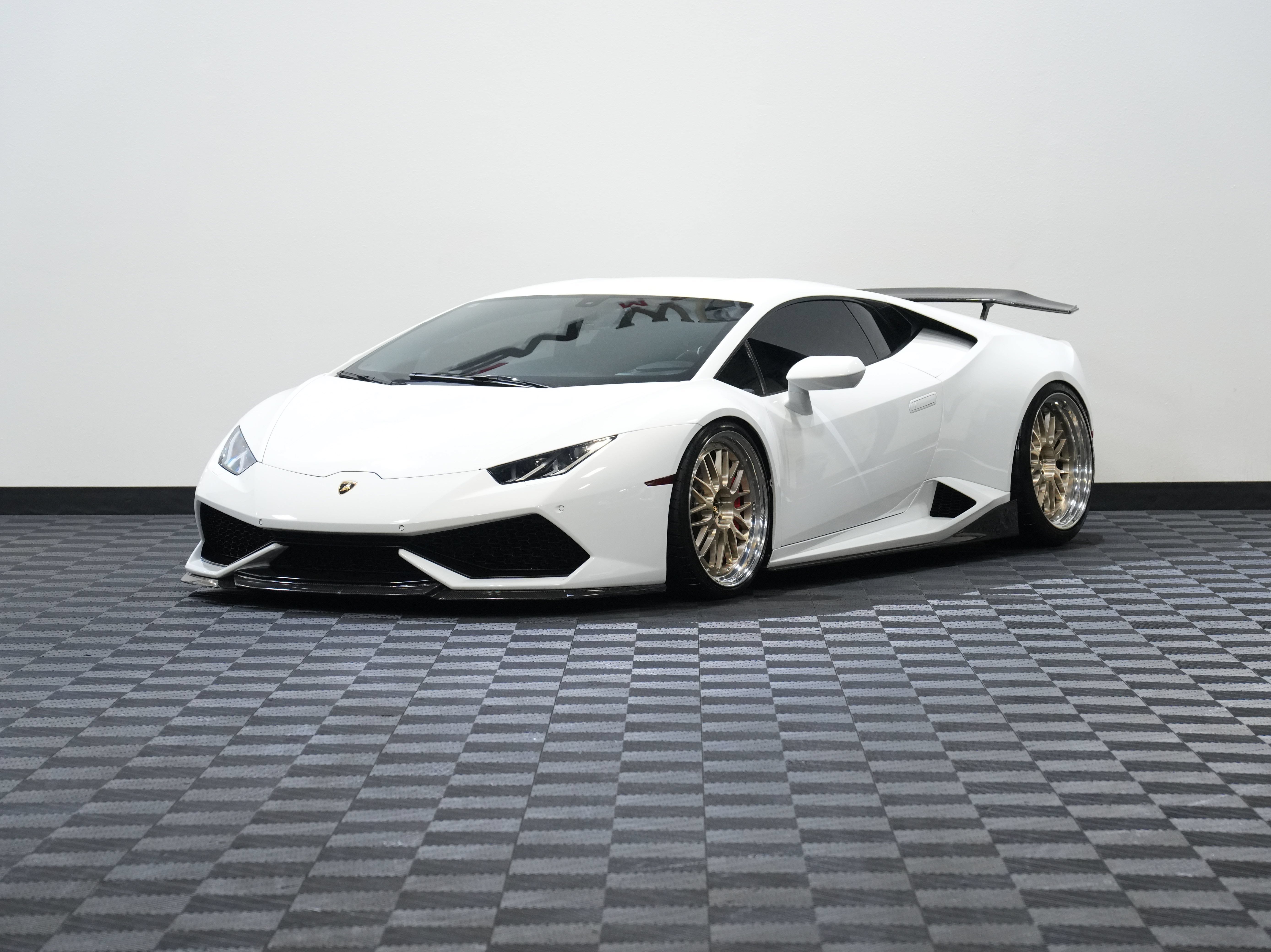 Used 2018 Lamborghini Huracan LP 610-4 AWD/4WD image 3