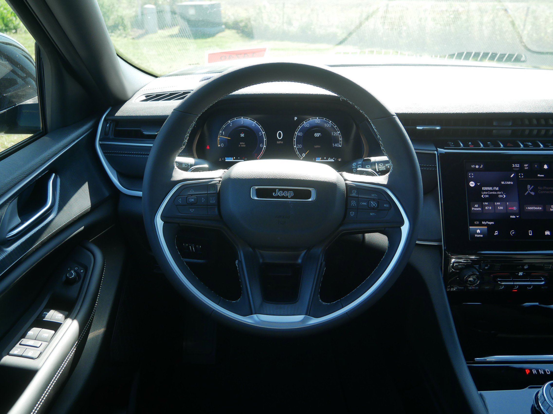 New 2025 Jeep Grand Cherokee L Altitude image 11