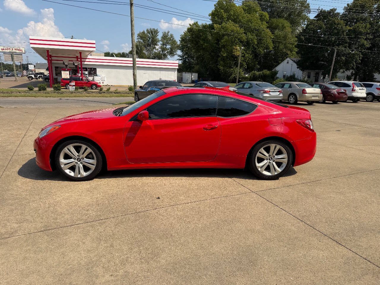 Used 2010 Hyundai Genesis 2.0T RWD image 2