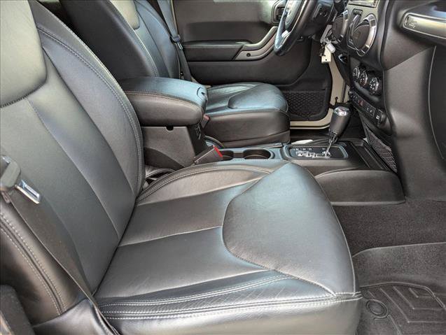 Used 2018 Jeep Wrangler Unlimited Sahara AWD/4WD image 19