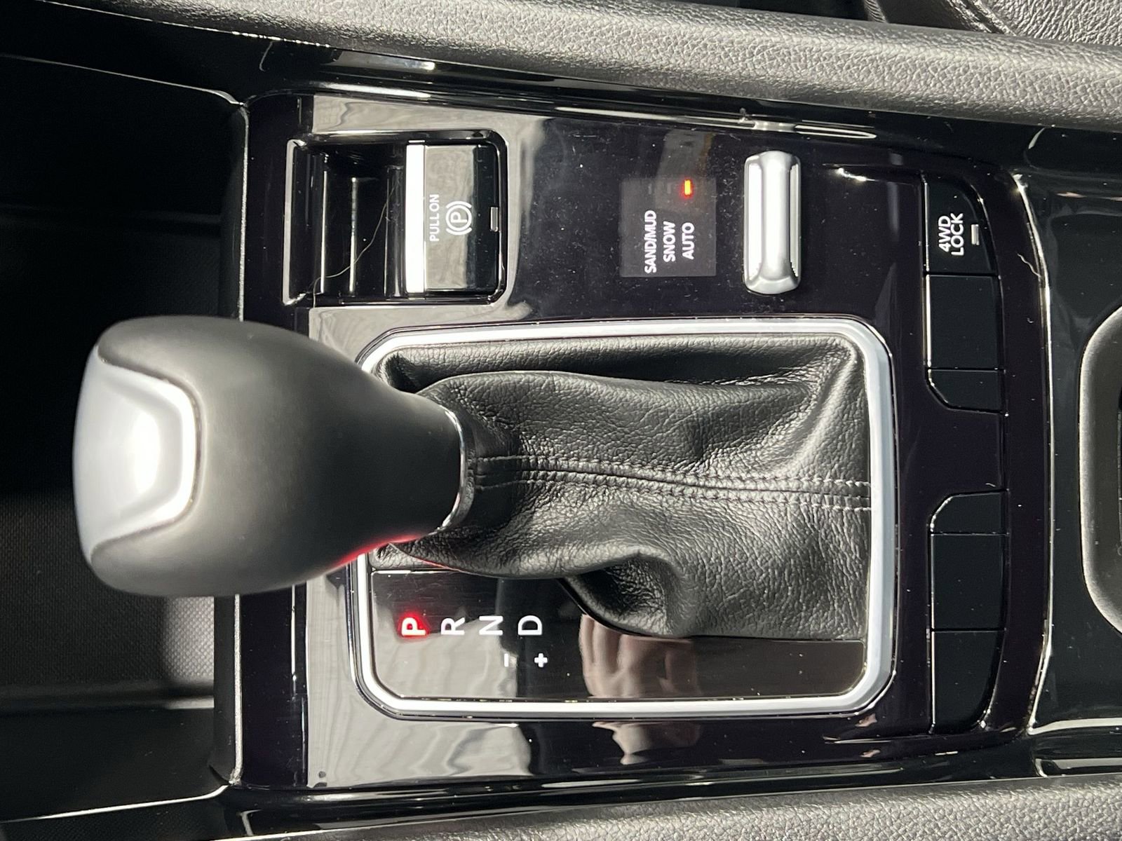 Used 2025 Jeep Compass Limited image 19