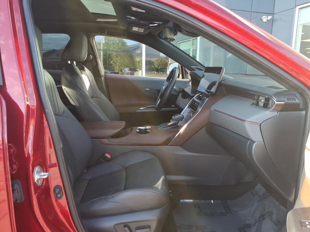 Used 2023 Toyota Venza Limited image 15