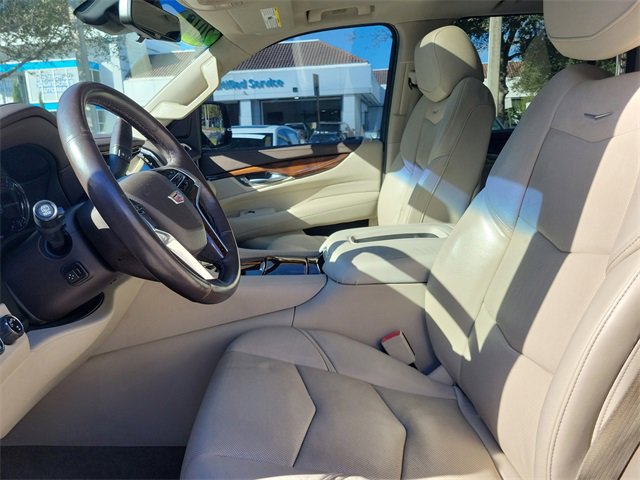 Used 2017 Cadillac Escalade Luxury image 25